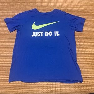 Nike short sleeve t shirt size L